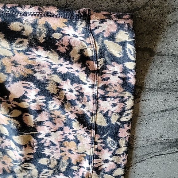 SONOMA Floral Print Long Sleeve Sweatshirt Style Top Black Rose Beige Tan sz XL - Picture 10 of 10